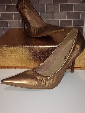 Dumond Metallic Bronze Pointed Toe Stiletto Pumps Women's Heels